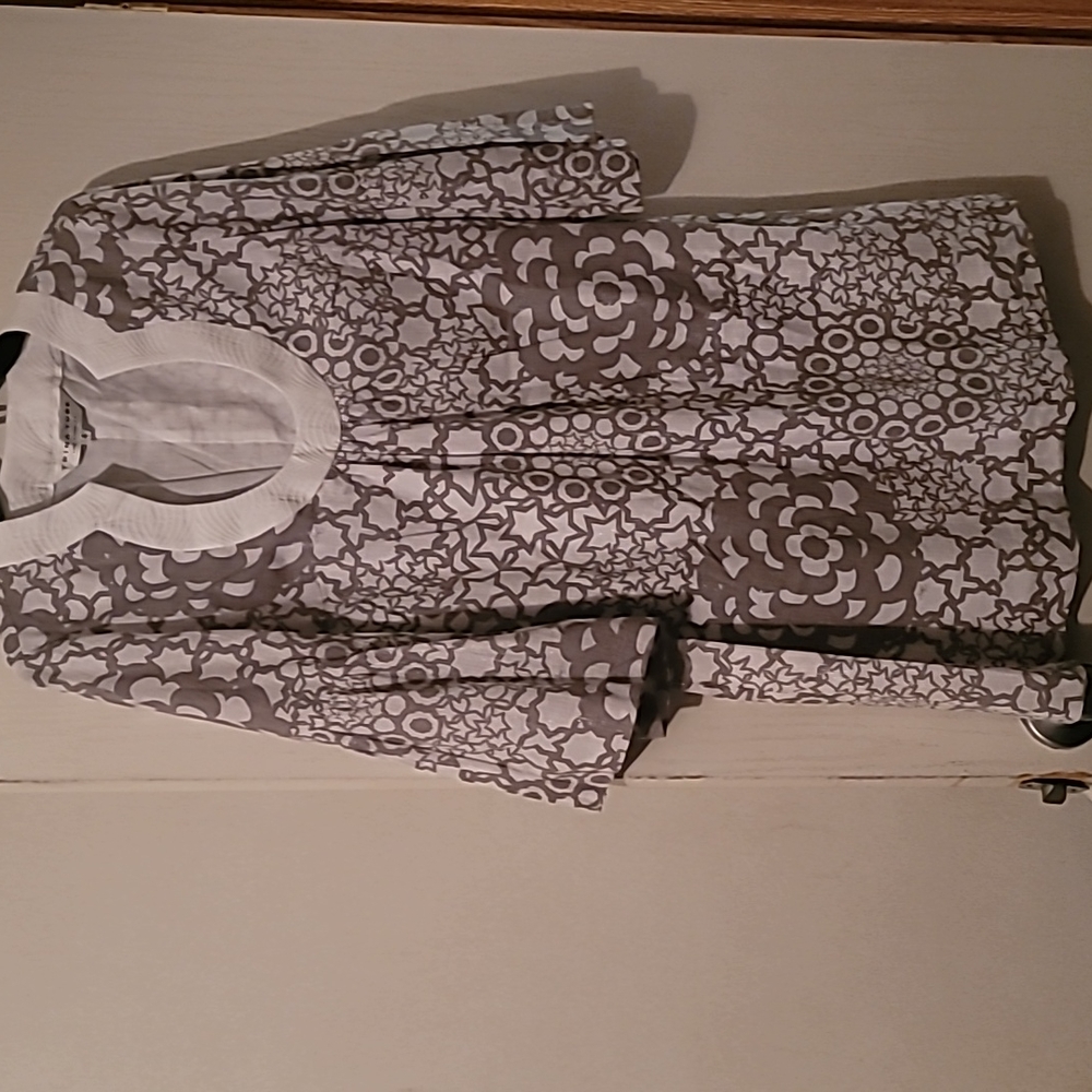 Beautiful Trina Turk “Bonita” style shift dress  Size 4